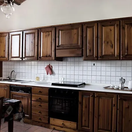 مزرعة للإقامة Tenuta Di Colle Alberti Agriturismo