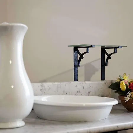 مزرعة للإقامة Tenuta Di Colle Alberti Agriturismo