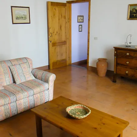 مزرعة للإقامة Tenuta Di Colle Alberti Agriturismo *