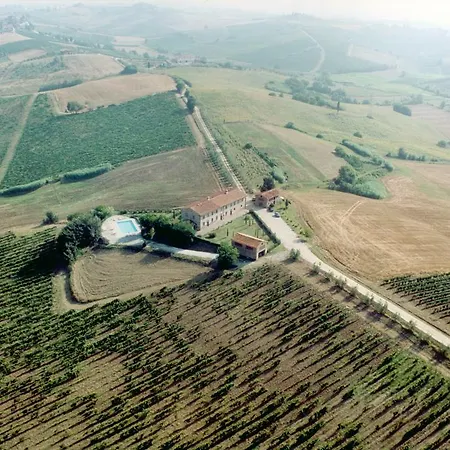 مزرعة للإقامة Tenuta Di Colle Alberti Agriturismo *