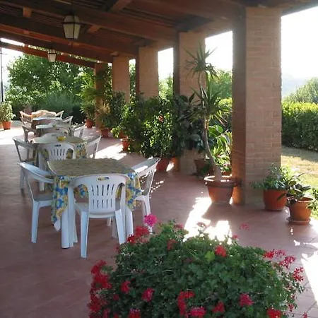 مزرعة للإقامة Tenuta Di Colle Alberti Agriturismo سيريتو غيدي